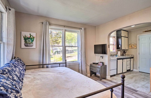 NEW! Studio w/ Porch Across From Lake Taneycomo!