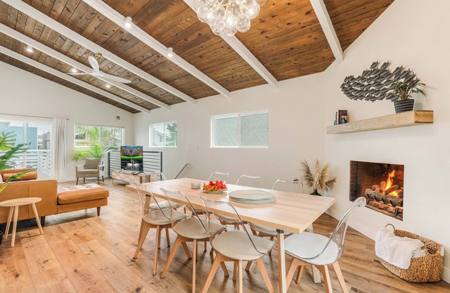 New! Stunning Beach house, Steps to Sand, King Beds, Game Room, Family Friendly