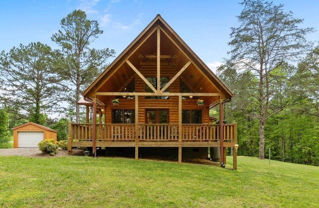 NEW! Stunning chalet minutes from Murphy