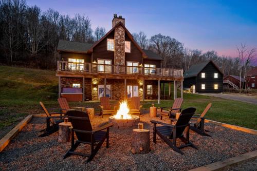 New & Stunning Chalet! Reno'd, Hot-Tub, Barrel Sauna, Slope Views, Fire Pit