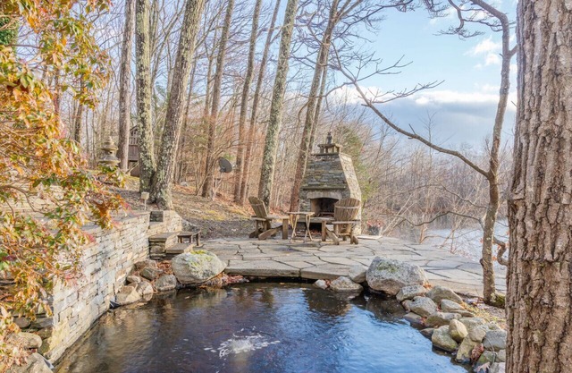 NEW: Stunning Designer Lakefront Estate w/ Hot Tub