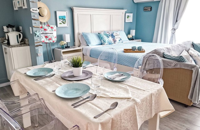 NEW Stunning Ground Floor Beachfront Studio in Coral Beach, Grand Bahamas