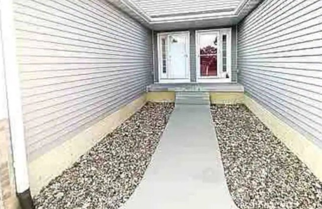 New Stunning, Luxury Home by Water Park & Casino. Sleeps 9-10. Pets OK