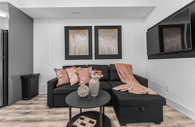 NEW Stylish 1BR wBBQ | Close to Falls | Sleeps 4!