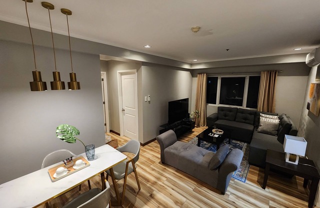 New! Stylish 2 BR in BGC - Fast Wi-fi 58" UHD TV