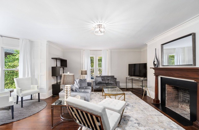 NEW! Stylish Townhome in Mansion District 3BR/1BA
