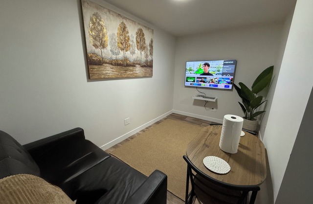 New suite in a great location. Central for shopping, restaurants and commuting.