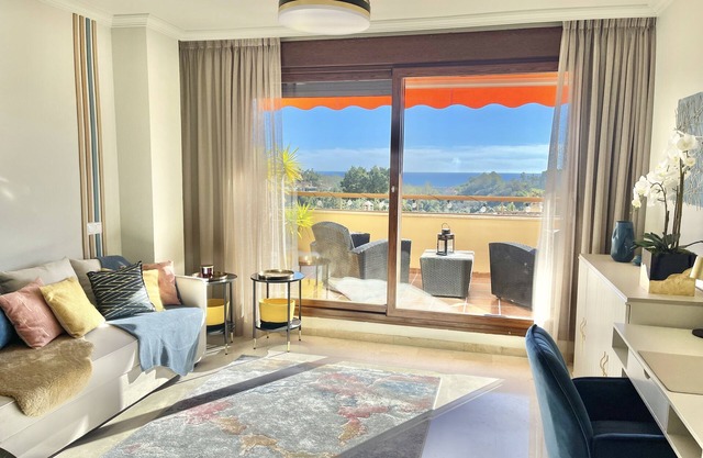 Sonniges und Ruhiges Apartment mit 2 SZ, Terrasse, Meerblick neben dem Golfplatz