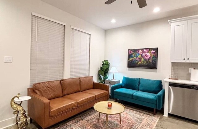 NEW*Tabasco House*KING Bed*Garage*Safe Location