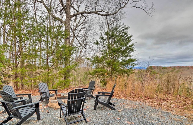 NEW! Talking Rock Cabin w/ Fire Pit & Mtn Views!