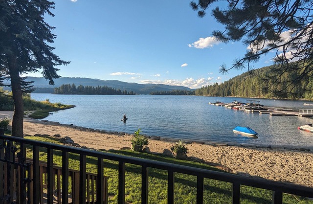 New* Tamarack Bay Classic - Lakefront condo - dock - pool - beach
