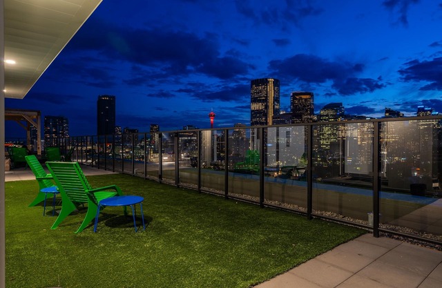 NEW!The Calgary Saloon! 1BR w Rooftop Patio & AC