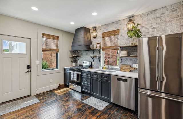 NEW! The Covington Cottage, a cozy getaway in charming, historic Covington, KY