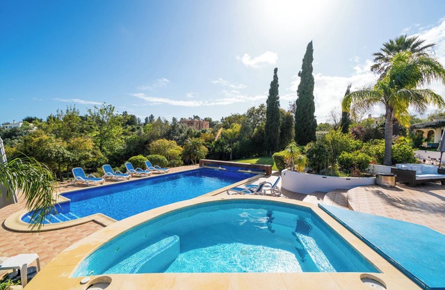 NEW! The Summer Villa 6-brm, 1km to Lagos, sea views, garden, salt pool, jacuzzi