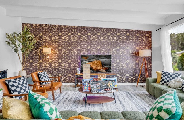 New Themed Coastal 4Bed with Pool Table/Ping Pong/Foosball/Arcades/Firepit/BBQ
