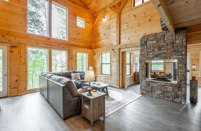 NEW!! Timber Creek Lodge | Dog friendly, Mtn Views, Fire pit | 3 Bed, 2 Bath