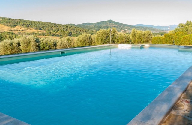Schöne Wohnung mit herrlichem Blick, Pool und privatem Garten.
