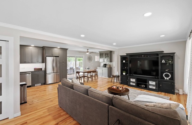 NEW TO VRBO-3 bed 2 bath home with private yard in St Clair-close to everything!