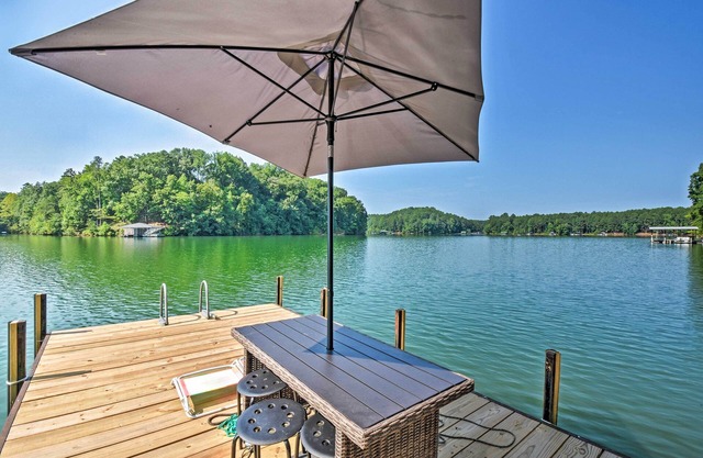 NEW TO VRBO! Blue Haven Nest w/ Dock!
