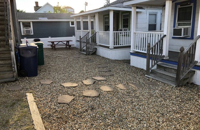 New to VRBO! Charming 2 bedroom cottage just steps from the beach!