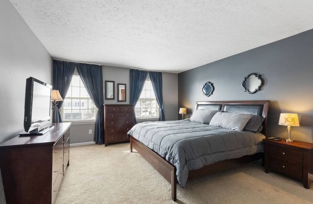 NEW to VRBO-Large 4BDRM Family/Pet Friendly!