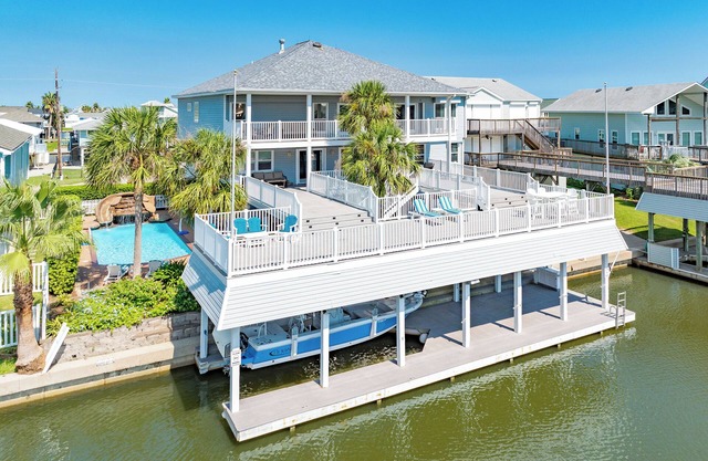 NEW to Vrbo! Private Pool w/ Slide, Elevator, 2 Living Areas, Easy Bay Access