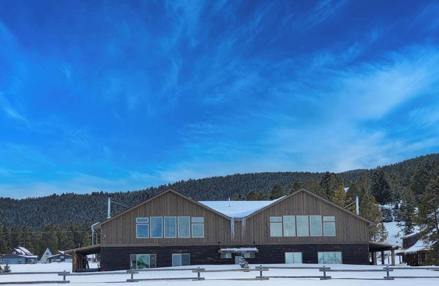 New townhouse at GTL! Easy winter access! 8 miles from Discovery Ski.