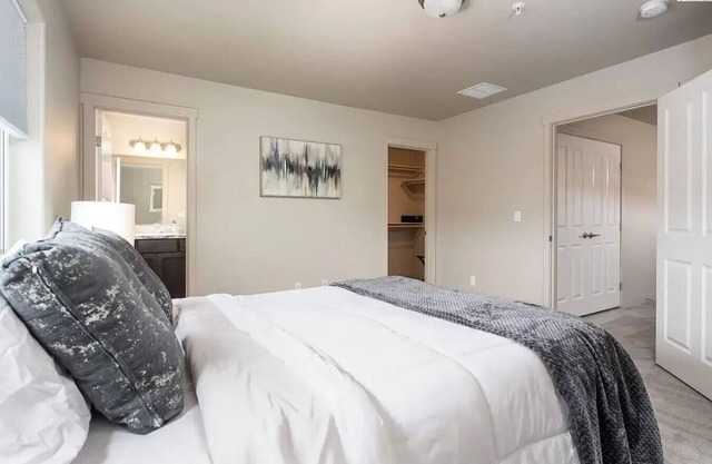 New Townhouse! Private Yard & Garage 3/2.5 #5750