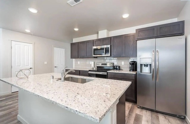 New Townhouse! Private Yard & Garage 3/2.5 #5748