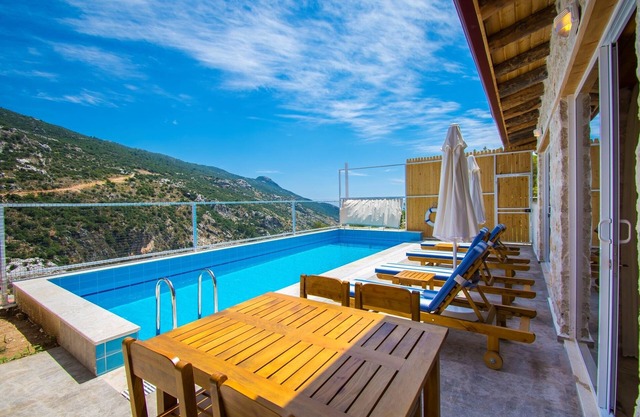 Neue traditionelle Villa mit 2 Schlafzimmern mit abgeschiedenen Außen-und beheizten Innenpool