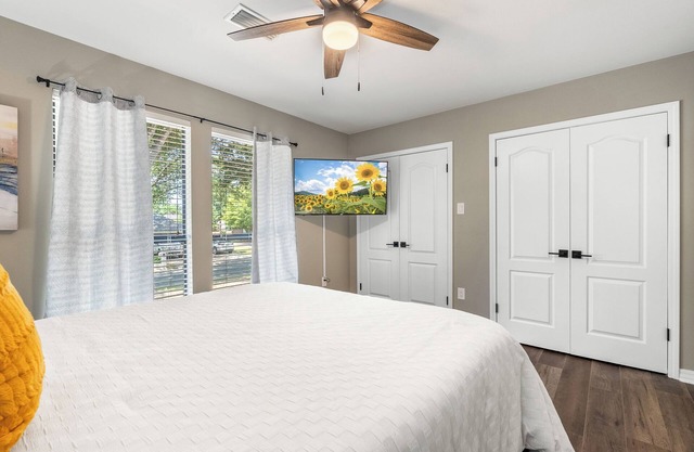 New! Trendy & Modern Home w/2 Car Garage