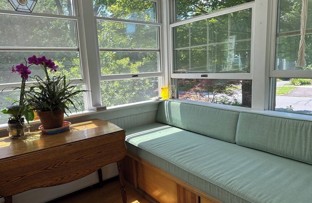 NEW! Updated 1920's Craftsman near Smith College for Dec holidays + Jan