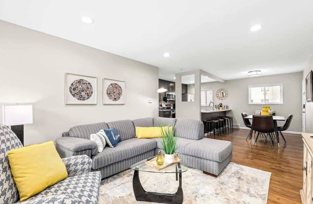 *NEW* Updated 2BR Royal Oak apt