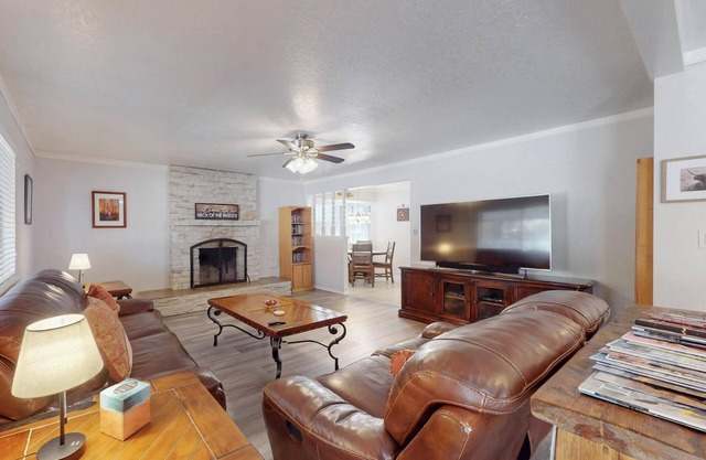 NEW Updated, Private 3/2 Home(King)Near Balloon Fiesta Park, Quiet Neighborhood!