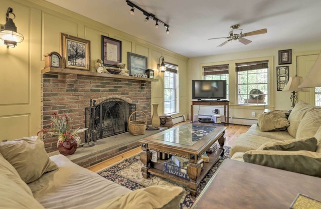 NEW! Vast Vintage-Style Home, 1/2 Mi to State Park