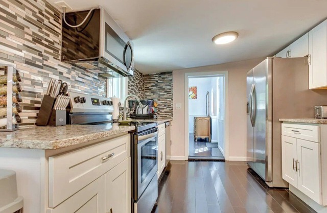 New Vernon Home With Lake Views!