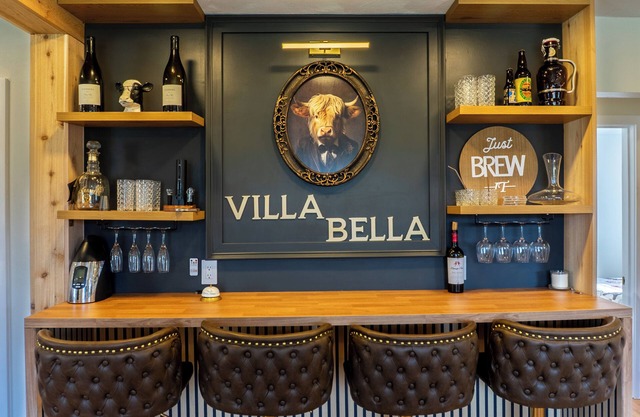 NEW! Villa Bella Elegant Hermann Farmhouse with Wine Bar, Fire Pit &Trolley Ride