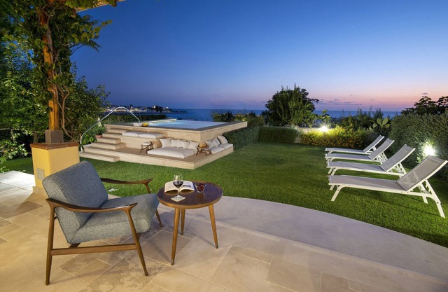 New Villa super exclusive on the sea