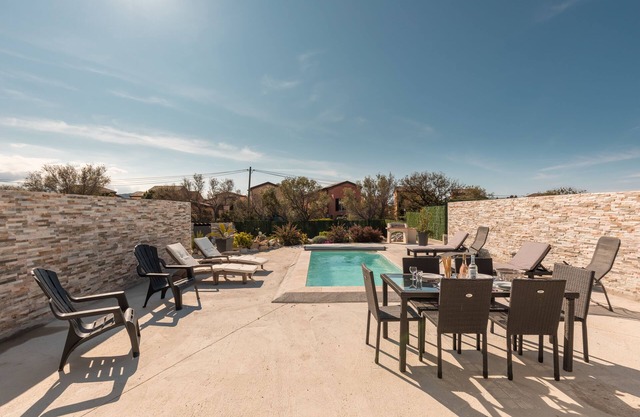 Neue Villa mit privatem Pool