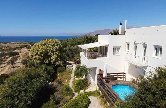 Neue Villa mit Meerblick in erhöhter Alleinlage mit Pool & Solar