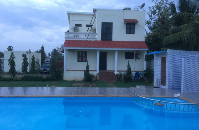 Neue Villa mit Swimmingpool in der Nähe von Mahabalipuram zu vermieten.