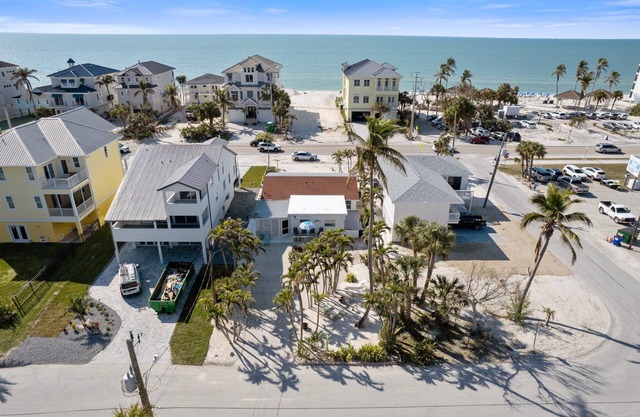 New! Walk to the Beach | 2-Bedroom Tropical Oasis | Sleeps 6
