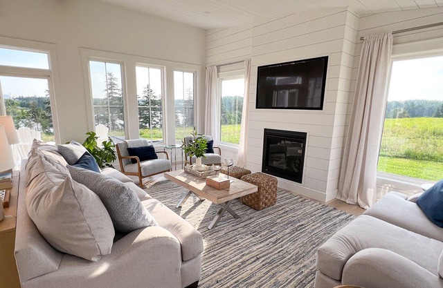 NEW…Waterfront, Hot Tub, Private