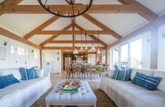 Neues modernes Bauernhaus am Wasser am Tisbury Great Pond