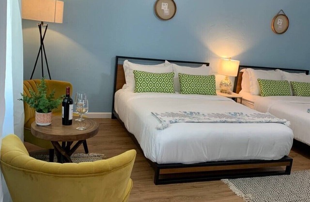 * New! Well Appointed 2 Queen Beds Cottage + Yard