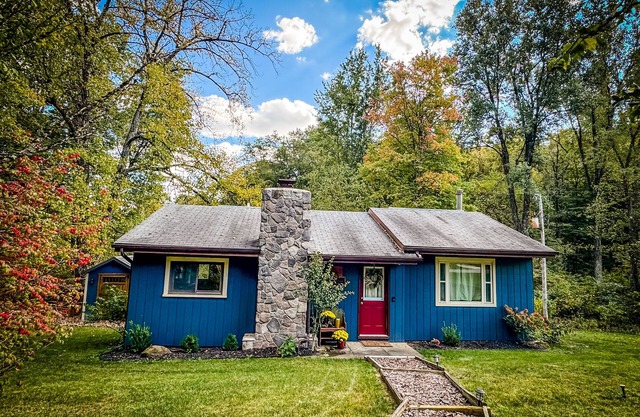—NEW—Woodsy Cottage. Easy access from Rt33 in the Hocking Hills Region