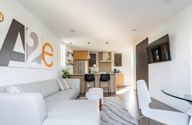 Modern 4BR Townhome | Judkins Park | Sophari