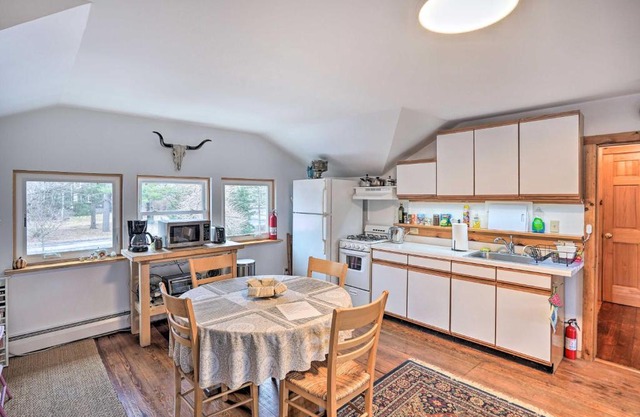 New York Vacation Rental with Smart TVs and Cable