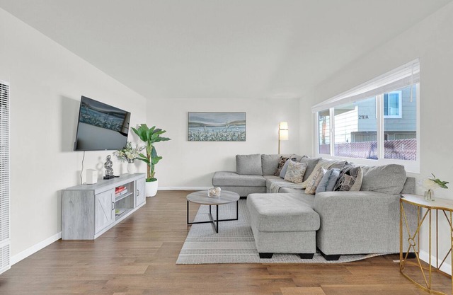 New2BR! Comfy Apt, Walk to UC Berkeley & Downtown with workspace, wifi & parking