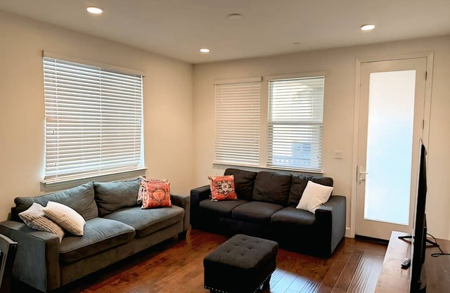 Newark Escape-Clean, Quiet & Fully Equipped Free WiFi, AC & Easy Parking